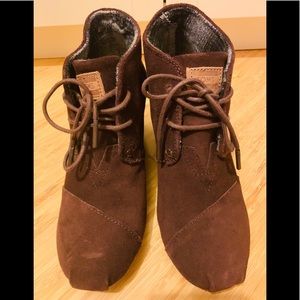 Toms Brown Wedges, Size 7
